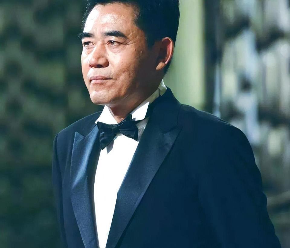 69岁陈宝国现状曝光！表面风光背后心酸，早已沦落到无戏可拍(图7)