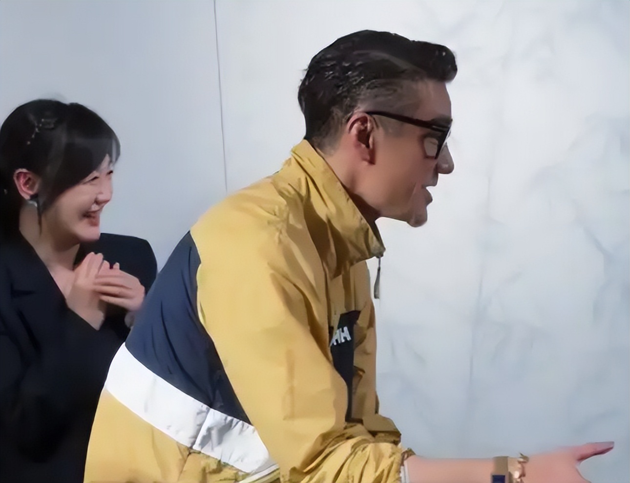 47岁薛佳凝，与胡歌分手后未婚未育，被传皈依佛门，真相原来如此(图5)