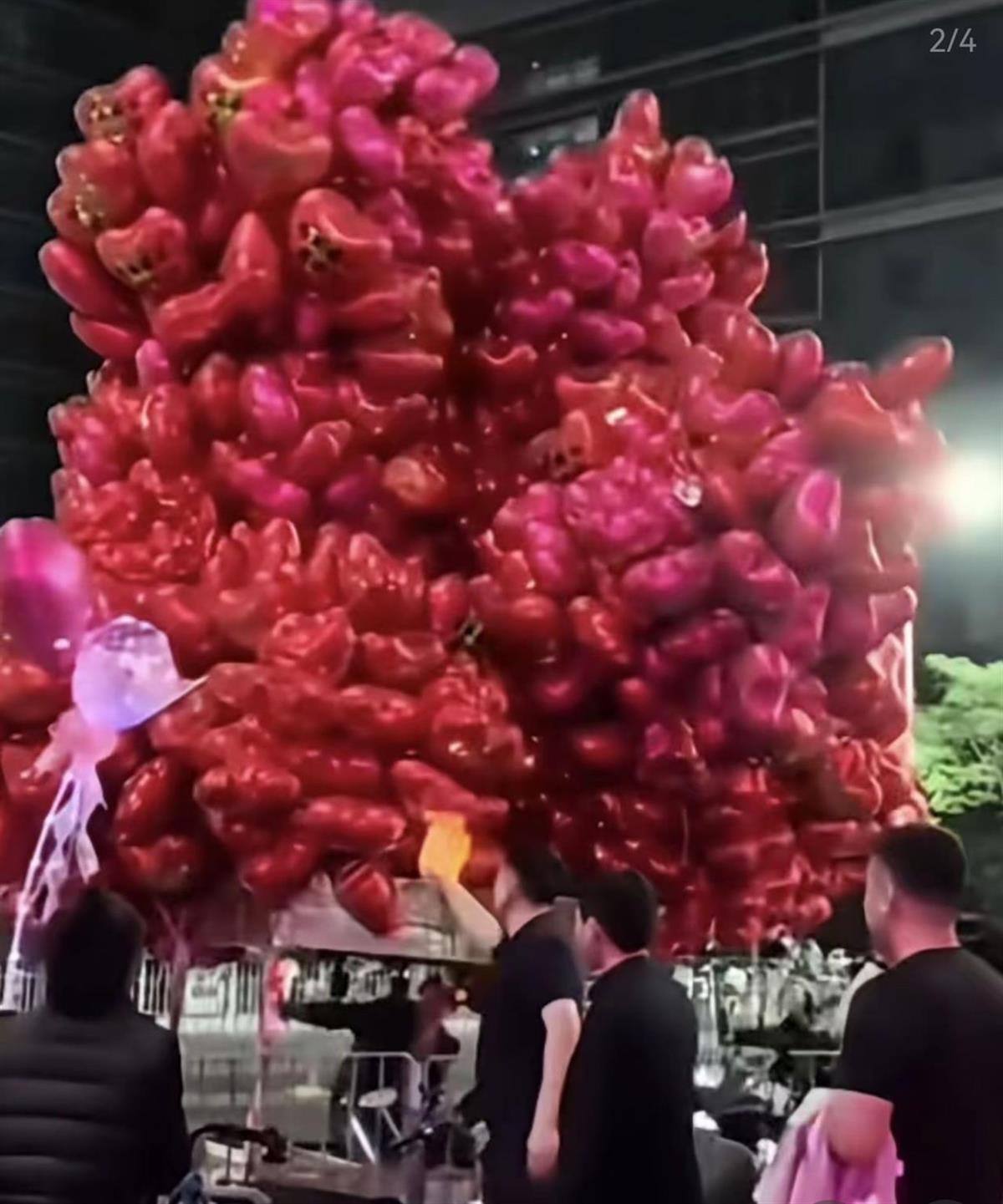 男子点燃商贩大串气球被刑拘,目击者发声(图1) 男子点燃商贩大串气球被刑拘,目击者发声(图1)