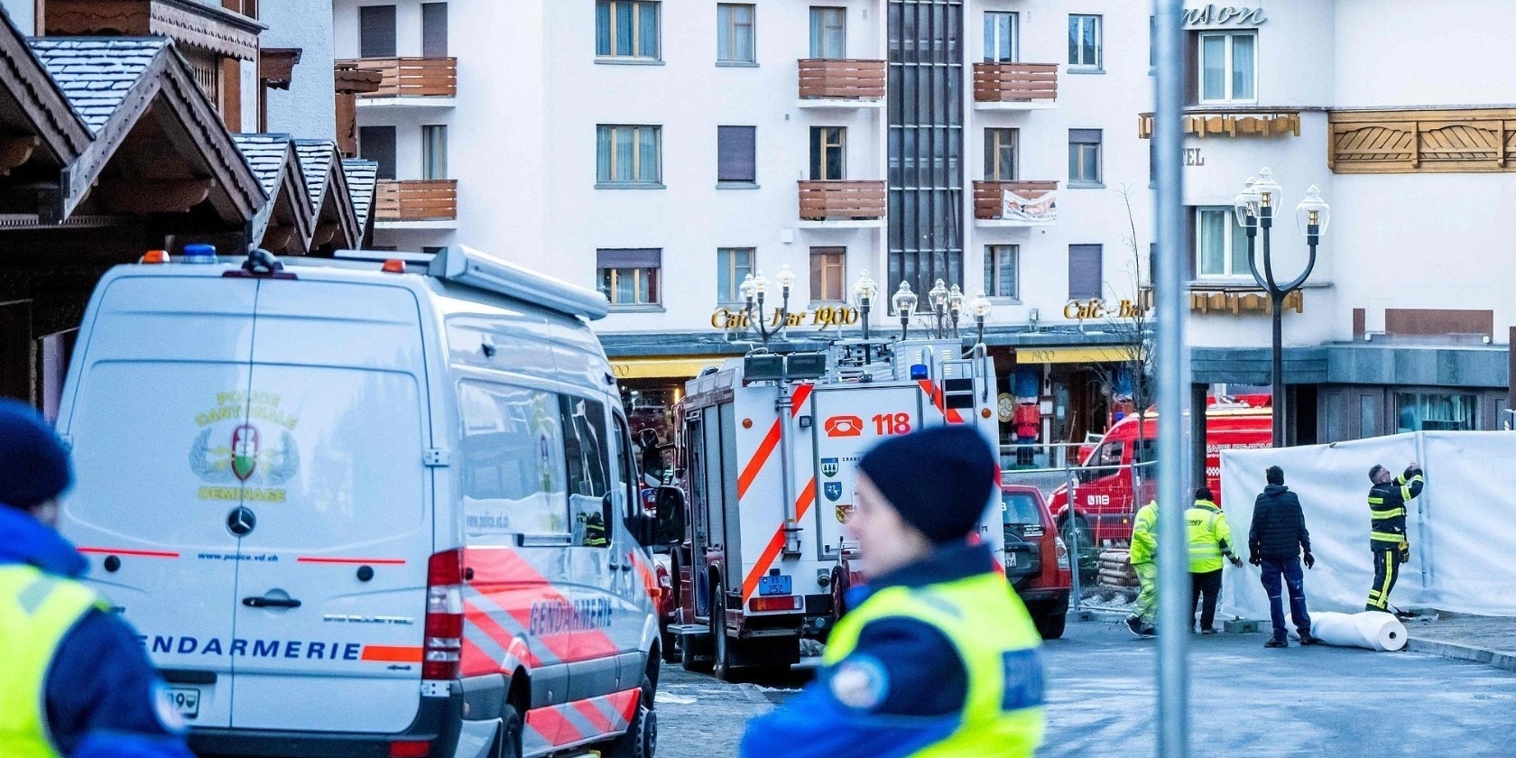 酒吧火灾已致40死，瑞士检方：可能由烟花