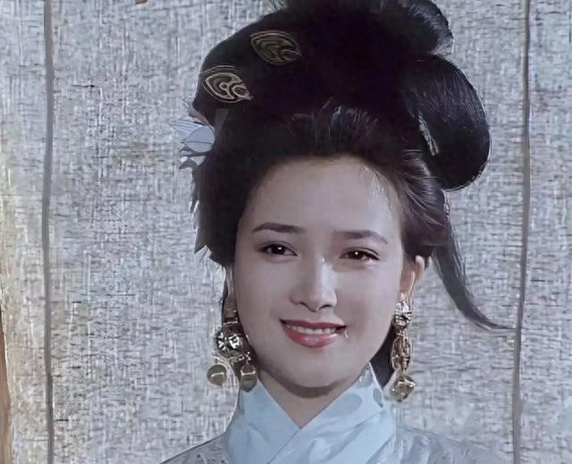 原来他才是何晴最后的依靠，因戏结缘30多