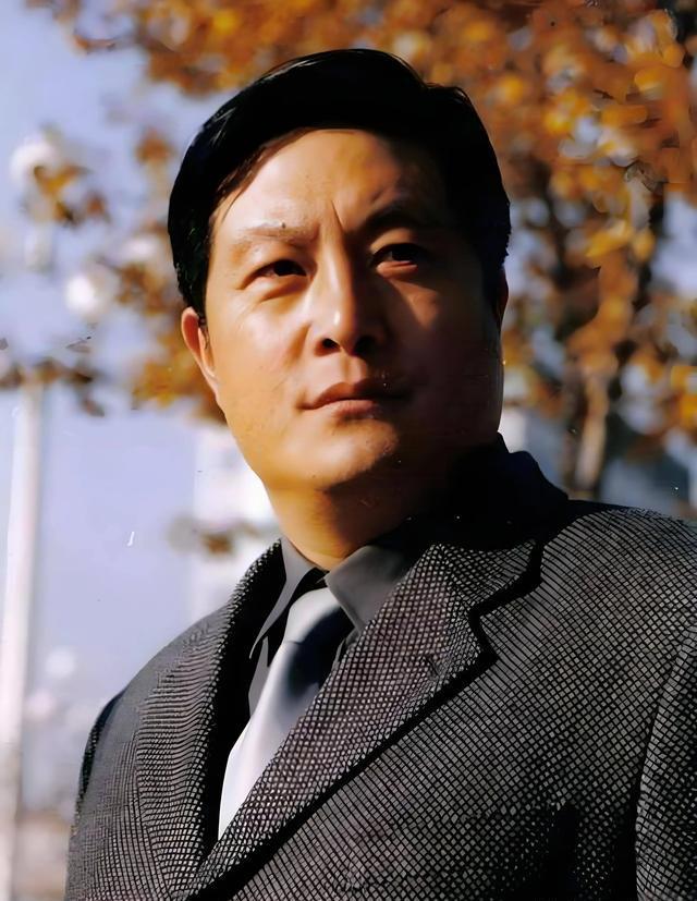 原来他才是何晴最后的依靠,因戏结缘30多年友情,还是皇帝专业户(图3) 原来他才是何晴最后的依靠,因戏结缘30多年友情,还是皇帝专业户(图3)