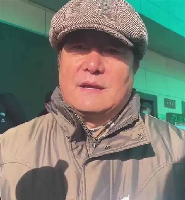 原来他才是何晴最后的依靠,因戏结缘30多年友情,还是皇帝专业户(图2) 原来他才是何晴最后的依靠,因戏结缘30多年友情,还是皇帝专业户(图2)