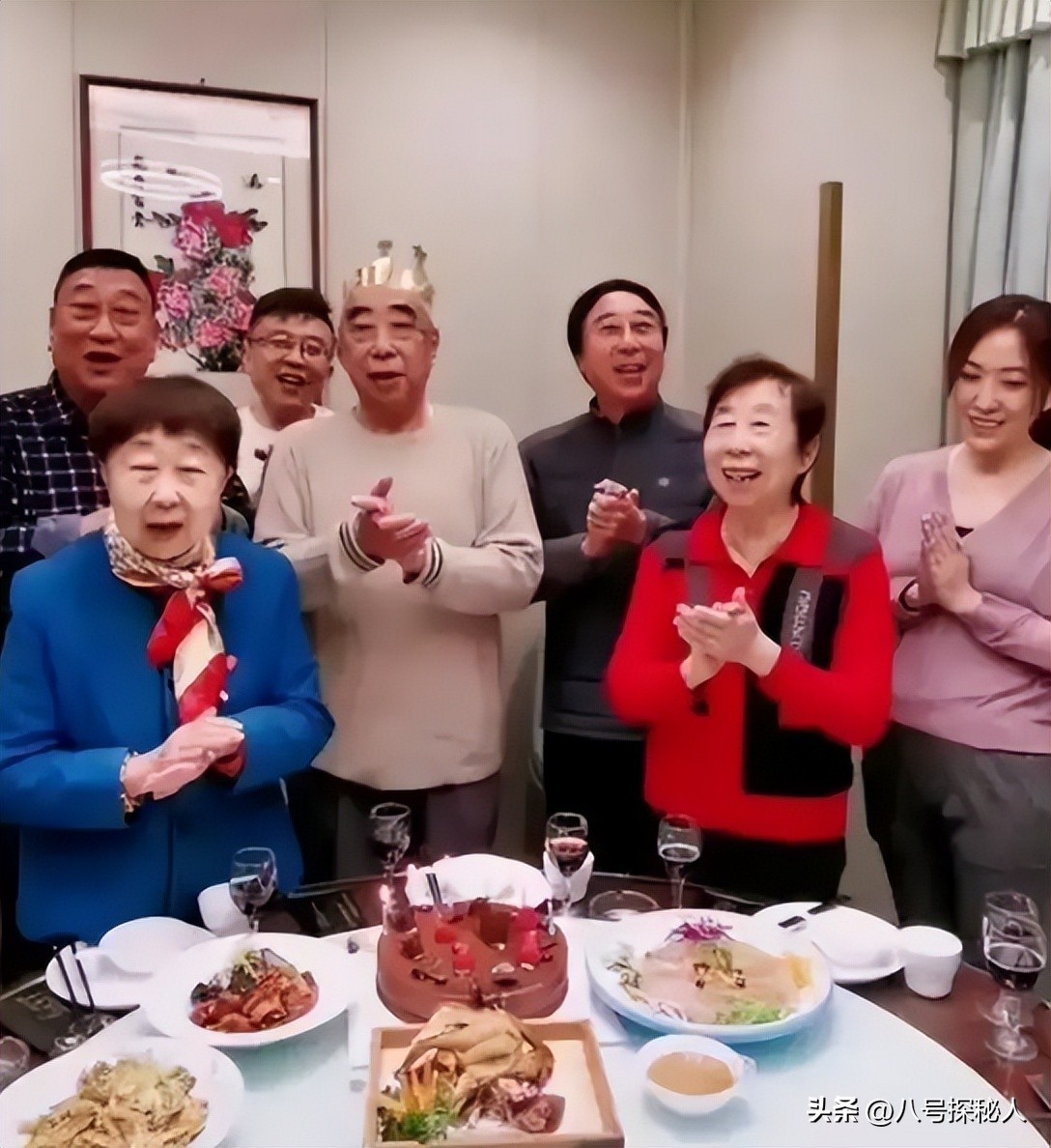 68岁冯巩现状曝光:住100平小房纸箱衣服乱扔,一次性口罩反复用(图19) 68岁冯巩现状曝光:住100平小房纸箱衣服乱扔,一次性口罩反复用(图19)