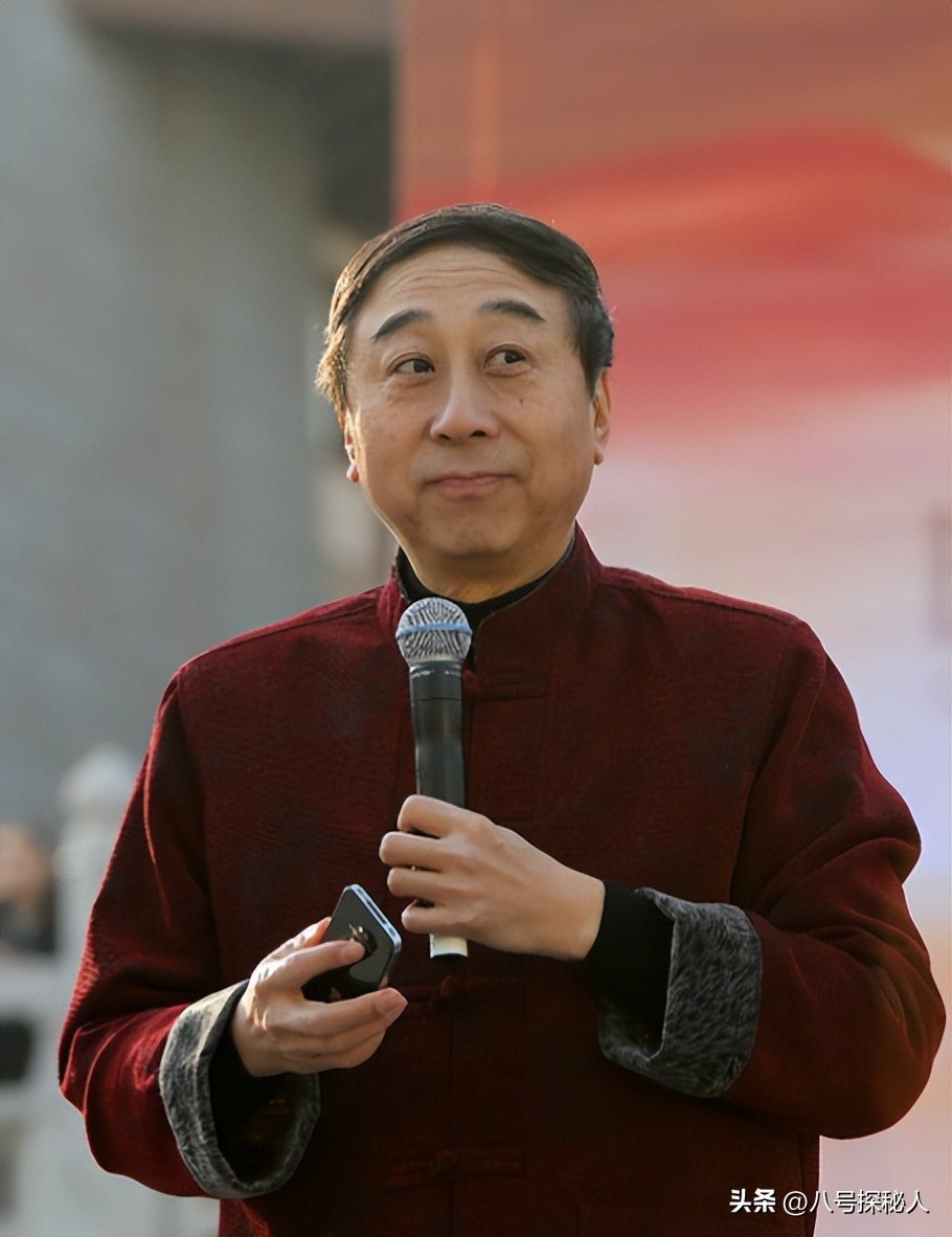 68岁冯巩现状曝光:住100平小房纸箱衣服乱扔,一次性口罩反复用(图26) 68岁冯巩现状曝光:住100平小房纸箱衣服乱扔,一次性口罩反复用(图26)