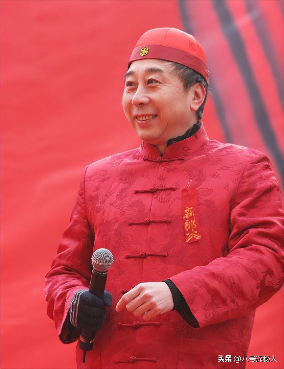 68岁冯巩现状曝光:住100平小房纸箱衣服乱扔,一次性口罩反复用(图30) 68岁冯巩现状曝光:住100平小房纸箱衣服乱扔,一次性口罩反复用(图30)