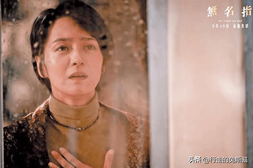 49岁梁咏琪拼命吸金,打扮朴素逛超市,连一块钱购物袋都不舍得买(图3) 49岁梁咏琪拼命吸金,打扮朴素逛超市,连一块钱购物袋都不舍得买(图3)