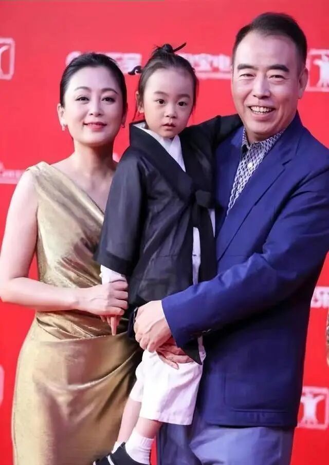 陈红:怒怼琼瑶,逼退倪萍,人到中年却两次被儿子丈夫“连累”!(图5) 陈红:怒怼琼瑶,逼退倪萍,人到中年却两次被儿子丈夫“连累”!(图5)