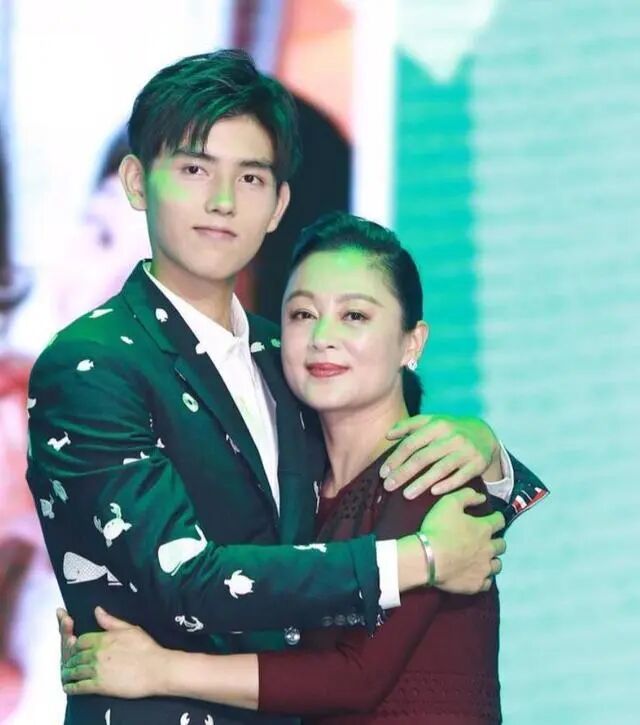 陈红:怒怼琼瑶,逼退倪萍,人到中年却两次被儿子丈夫“连累”!(图7) 陈红:怒怼琼瑶,逼退倪萍,人到中年却两次被儿子丈夫“连累”!(图7)