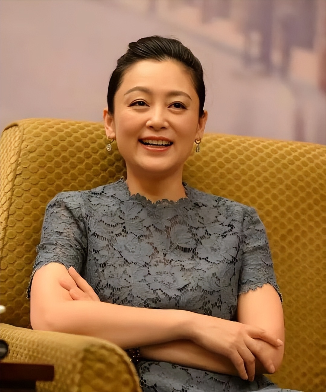 陈红:怒怼琼瑶,逼退倪萍,人到中年却两次被儿子丈夫“连累”!(图8) 陈红:怒怼琼瑶,逼退倪萍,人到中年却两次被儿子丈夫“连累”!(图8)