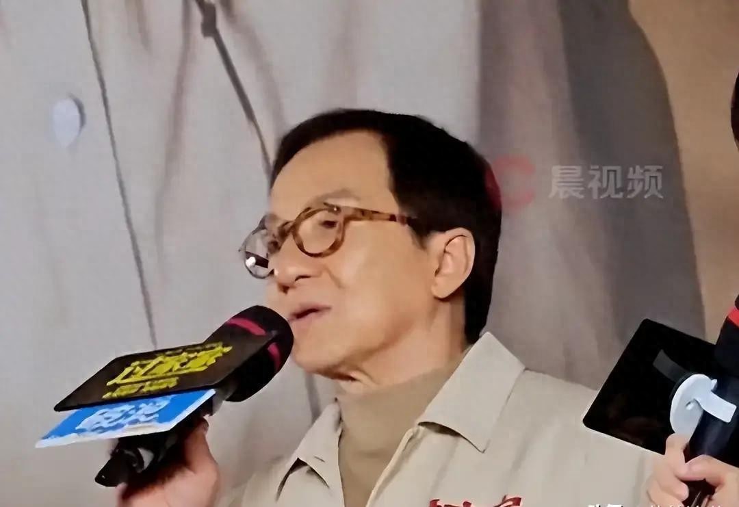 71岁成龙交代后事：身家25亿却换不回儿