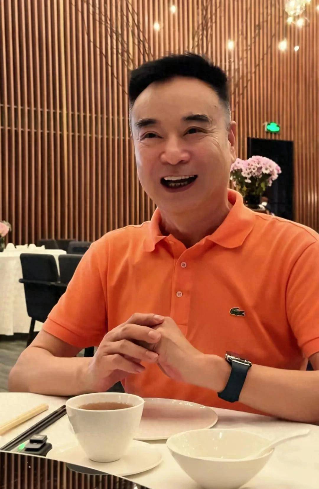 一婚娶湖南美女主持,二婚娶小11岁深圳富婆,67岁一年仍演5部戏(图5) 一婚娶湖南美女主持,二婚娶小11岁深圳富婆,67岁一年仍演5部戏(图5)