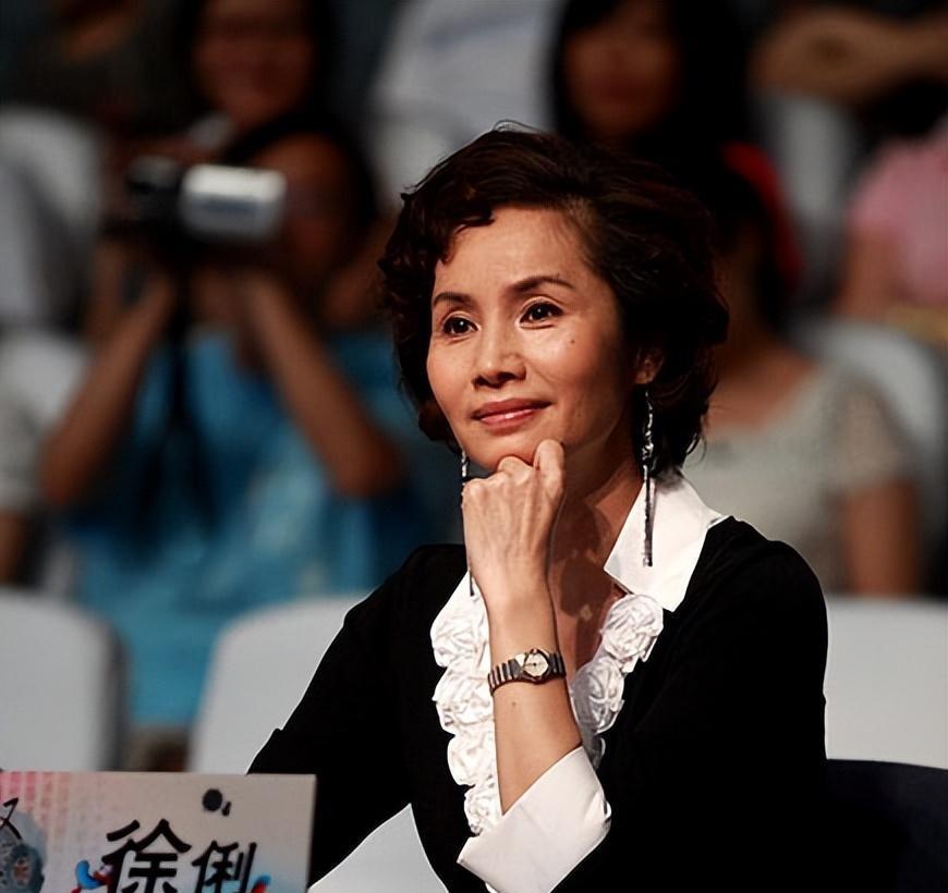 和军人离婚后,她成为央视名嘴,64岁定居北京农村,享受田园生活(图21) 和军人离婚后,她成为央视名嘴,64岁定居北京农村,享受田园生活(图21)