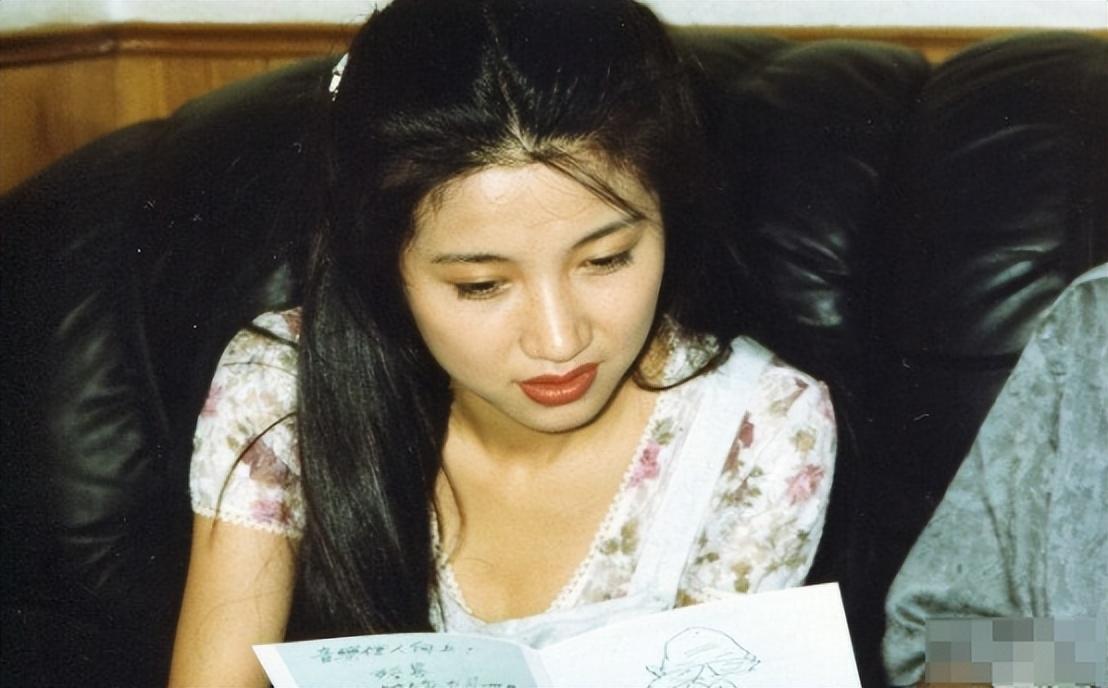 李乃文也没想到,2025年刚刚结束,老搭档颜丙燕因一举动口碑逆转(图5) 李乃文也没想到,2025年刚刚结束,老搭档颜丙燕因一举动口碑逆转(图5)