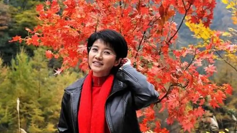 李乃文也没想到,2025年刚刚结束,老搭档颜丙燕因一举动口碑逆转(图10) 李乃文也没想到,2025年刚刚结束,老搭档颜丙燕因一举动口碑逆转(图10)