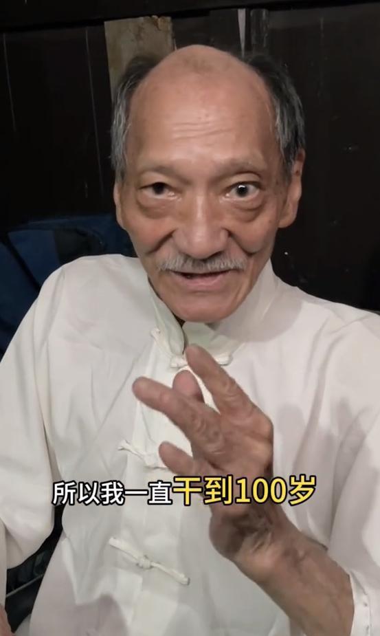 突发!著名演员元旦去世,生前患肺水肿骨瘦如柴,曾参演《功夫》(图15) 突发!著名演员元旦去世,生前患肺水肿骨瘦如柴,曾参演《功夫》(图15)