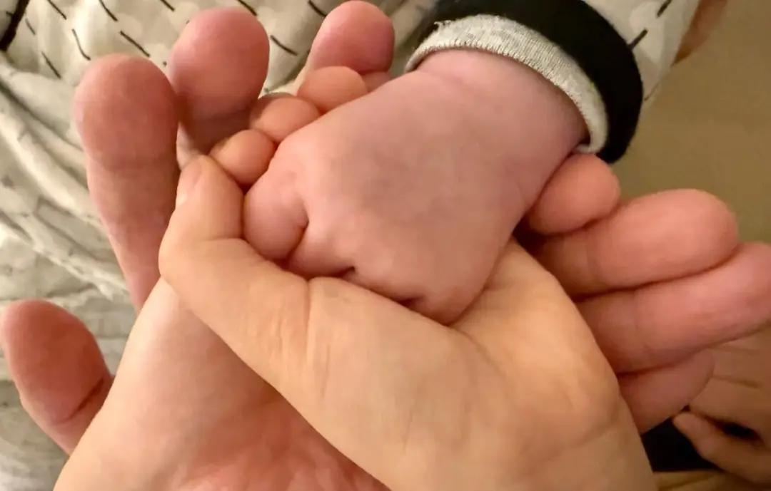 恭喜!53岁香港男星宣布再做爸爸,57岁高龄太太元旦诞下小儿子(图2) 恭喜!53岁香港男星宣布再做爸爸,57岁高龄太太元旦诞下小儿子(图2)