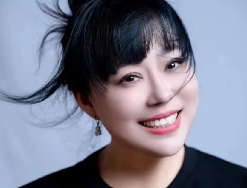 三婚三离,患上癌症,54岁女演员李菁菁晒出近照瘦到认不出!(图3) 三婚三离,患上癌症,54岁女演员李菁菁晒出近照瘦到认不出!(图3)