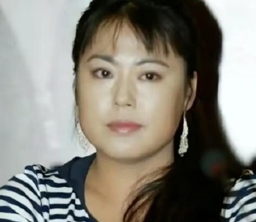 三婚三离,患上癌症,54岁女演员李菁菁晒出近照瘦到认不出!(图5) 三婚三离,患上癌症,54岁女演员李菁菁晒出近照瘦到认不出!(图5)