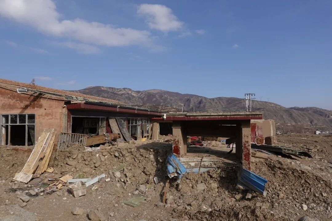 村里发房子了，榆中灾民住进“别墅”(图2)