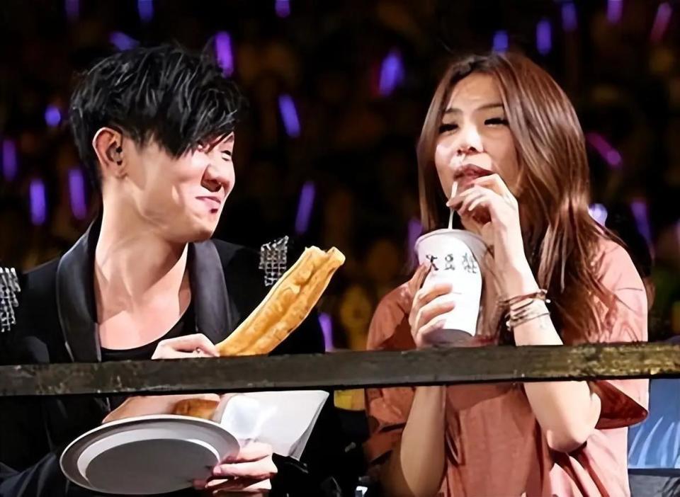 林俊杰再被曝出猛料：网传曾示爱到田馥甄差点翻脸，剧情好抓马(图3)