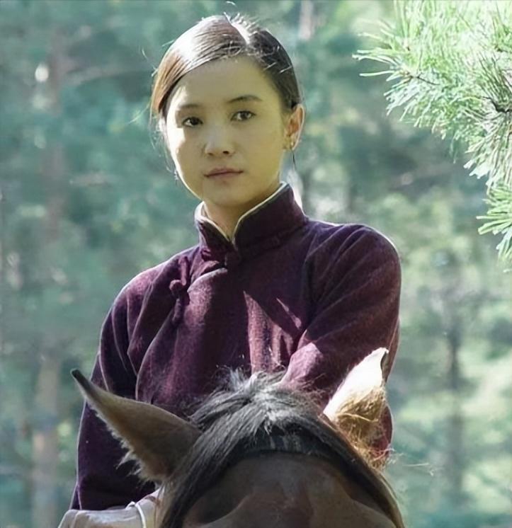 陪睡上位、风流成性？44岁争议缠身的宋佳，如今终于遭到“反噬”(图8)