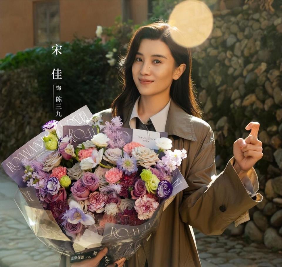 陪睡上位、风流成性？44岁争议缠身的宋佳，如今终于遭到“反噬”(图20)