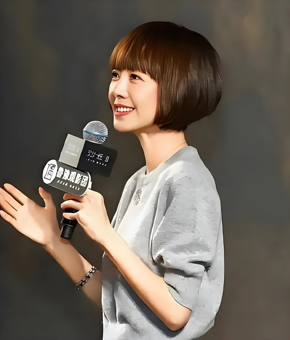 被曝和小19岁男艺人同居多年，全网黑了10年的她，如今怎么样了？(图9)