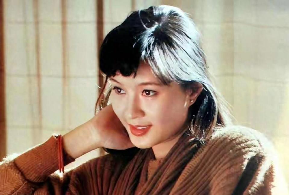 7岁演戏成北电校花，两段婚姻皆遇挫，如今她的幸福在女儿身上延续(图6)