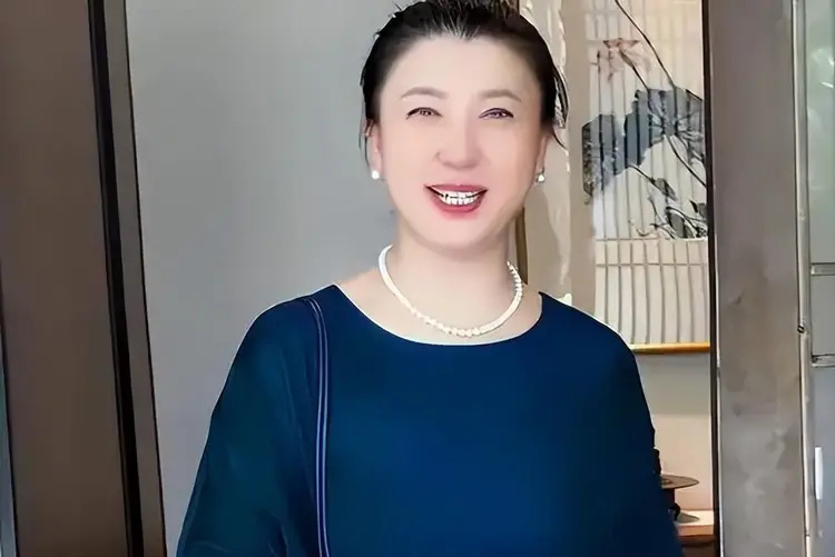 闫学晶哭穷后续：网友自发众筹，有人捐菜，有人捐肉，更有捐钢镚(图12)