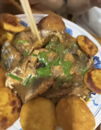 顾客爆料山东一酒楼宰客:点螃蟹时称58元/斤,结账变58元/只(图1) 顾客爆料山东一酒楼宰客:点螃蟹时称58元/斤,结账变58元/只(图1)