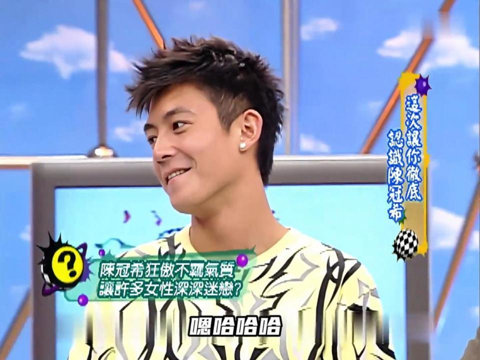 网友在二世古滑雪偶遇陈冠希！花白细碎胡渣像小老头，脸上皱纹藏不住(图4)