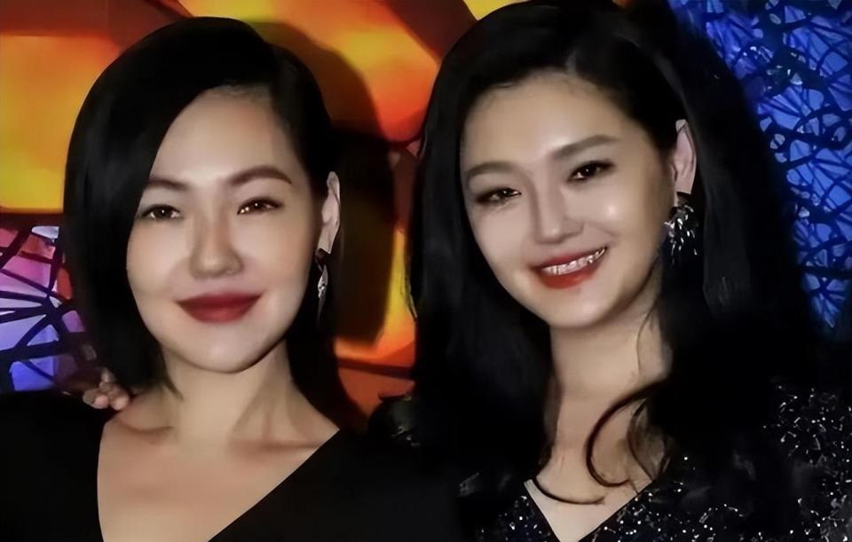 汪小菲元旦连发4条视频,玥儿姐弟露正脸,太像大S 眼含热泪看烟花(图17) 汪小菲元旦连发4条视频,玥儿姐弟露正脸,太像大S 眼含热泪看烟花(图17)