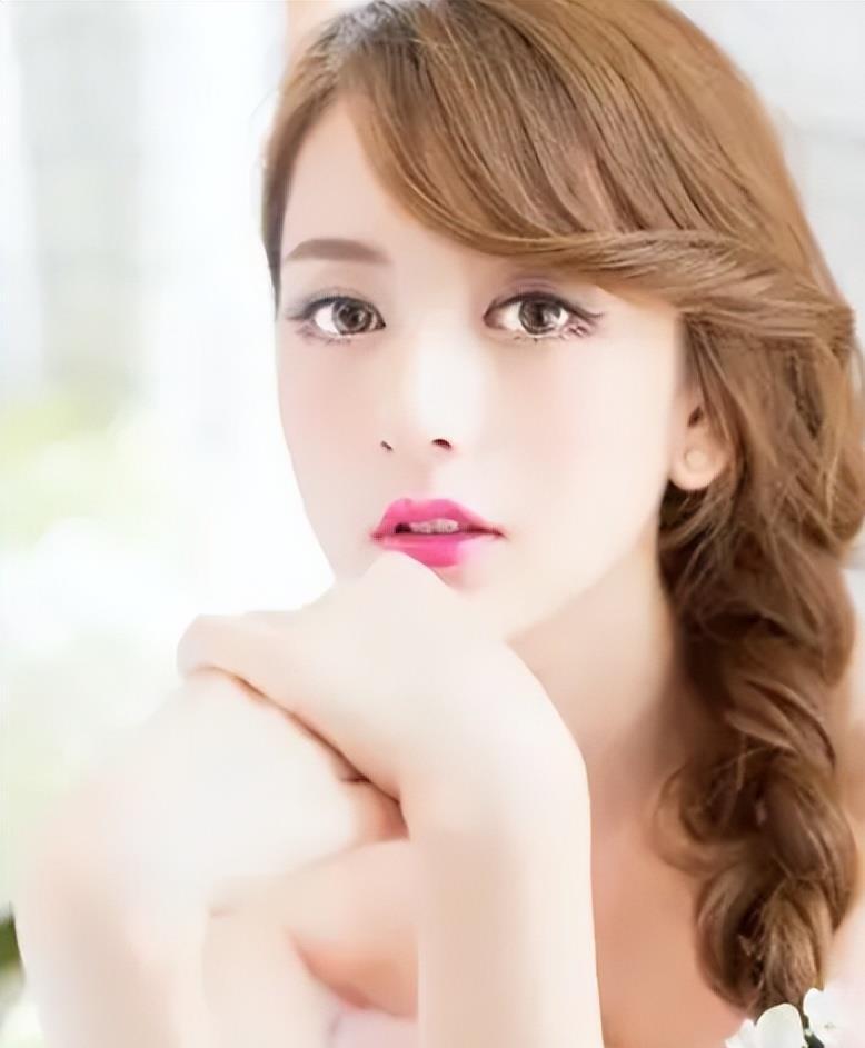 方媛上海购物被偶遇!身形肥硕,溜肩驼背无名媛气质,引网友吐槽(图10) 方媛上海购物被偶遇!身形肥硕,溜肩驼背无名媛气质,引网友吐槽(图10)