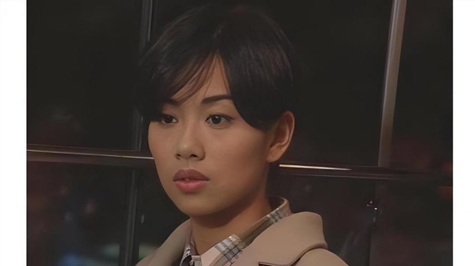 14年前，那个没有生育能力，40岁嫁小丈夫的陈松伶，如今怎样了？(图2)