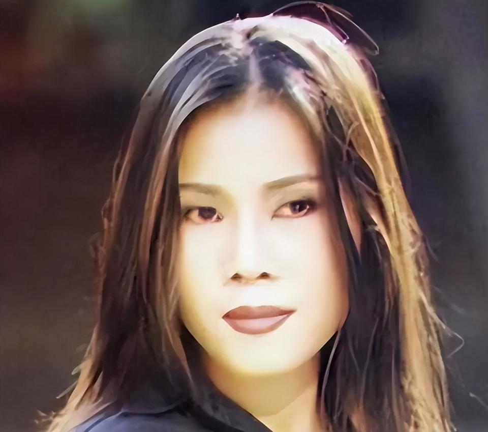 59岁田震近况曝光，戴假发化清纯妆，优雅现身和之前简直判若两人(图10)