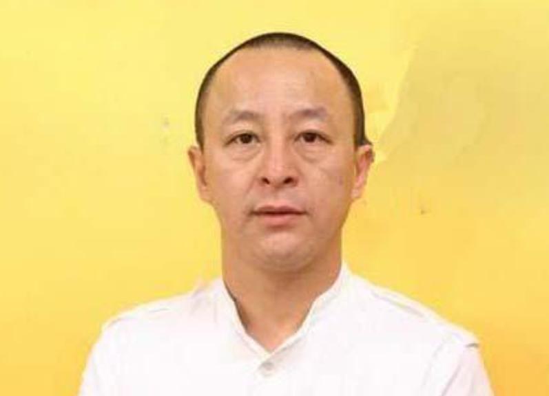 59岁田震近况曝光，戴假发化清纯妆，优雅现身和之前简直判若两人(图16)