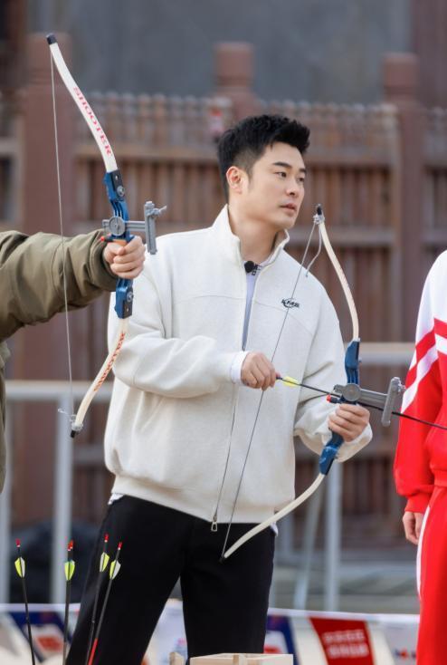 陈赫夫妇真实状态曝光！现身新加坡环球影城，陈赫油腻不少，张子萱身材似少女(图6)