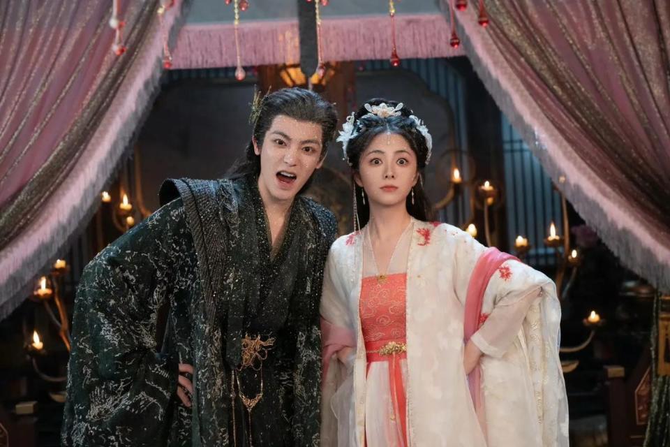 小演员晒与赵丽颖逍遥剧组合影！赵丽颖笑容很真诚，没有一丁点顶流架子(图4)