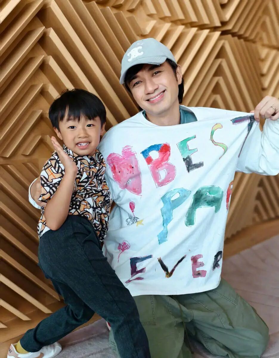 香港知名男星宣布喜讯,57岁太太生二胎,上月被偶遇还毫无孕味(图6) 香港知名男星宣布喜讯,57岁太太生二胎,上月被偶遇还毫无孕味(图6)