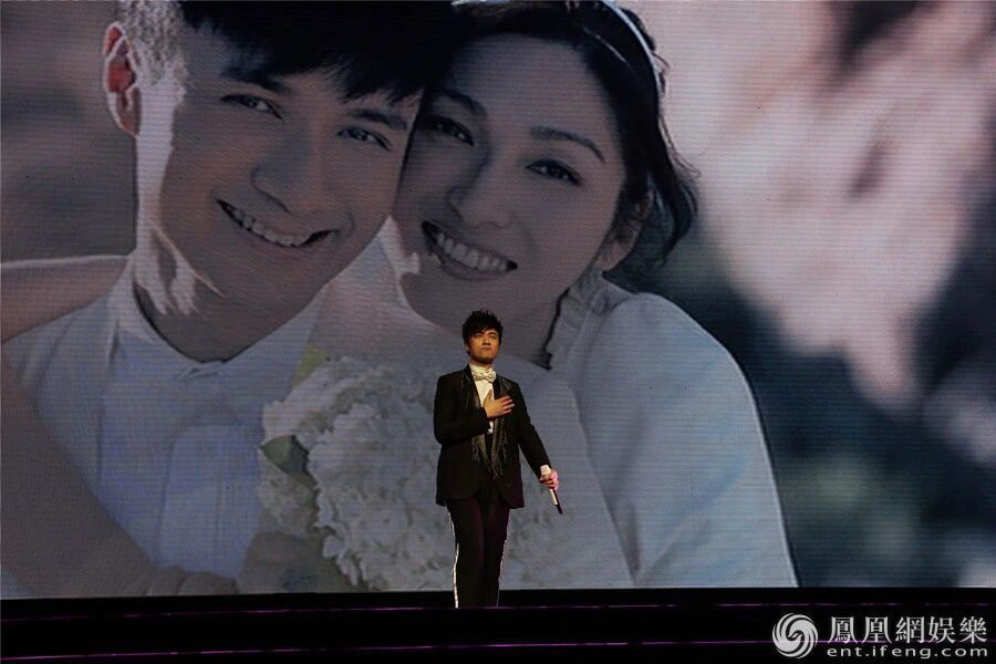 香港知名男星宣布喜讯,57岁太太生二胎,上月被偶遇还毫无孕味(图9) 香港知名男星宣布喜讯,57岁太太生二胎,上月被偶遇还毫无孕味(图9)