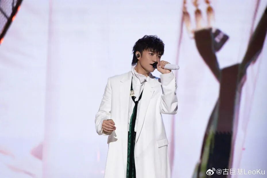 香港知名男星宣布喜讯,57岁太太生二胎,上月被偶遇还毫无孕味(图10) 香港知名男星宣布喜讯,57岁太太生二胎,上月被偶遇还毫无孕味(图10)