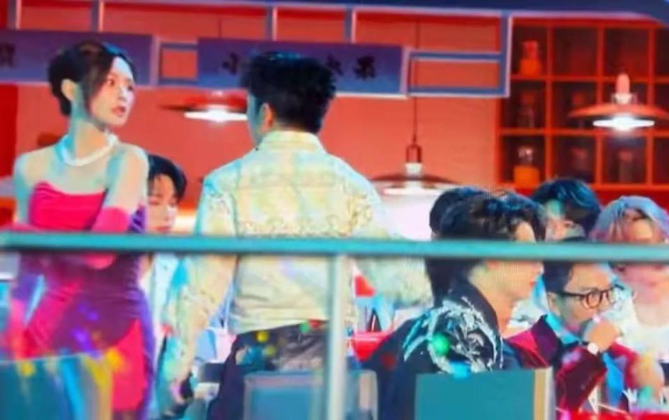 肢体冲突还是互动玩梗?沈梦辰杨迪跨年表现引热议,本尊回应来了(图9) 肢体冲突还是互动玩梗?沈梦辰杨迪跨年表现引热议,本尊回应来了(图9)