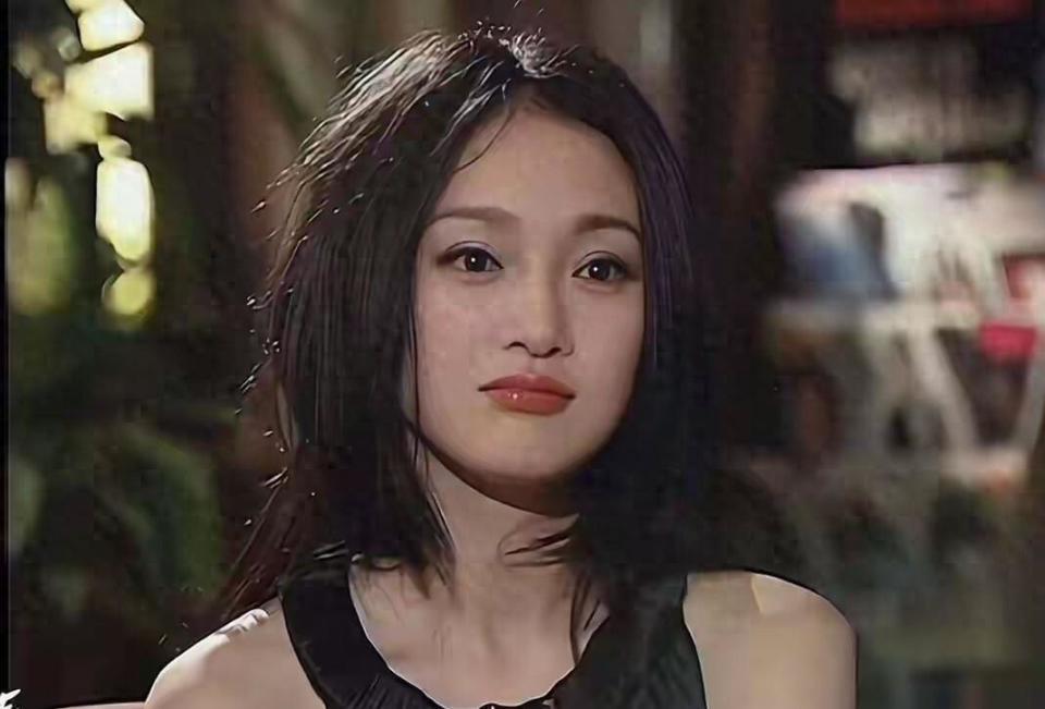 万万没想到，50岁丁克了一辈子的周迅，如