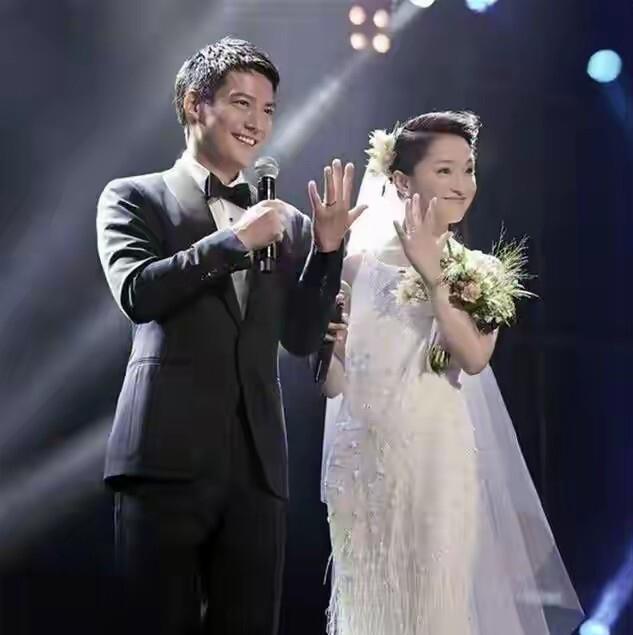 万万没想到，50岁丁克了一辈子的周迅，如今却成了人生赢家(图6)