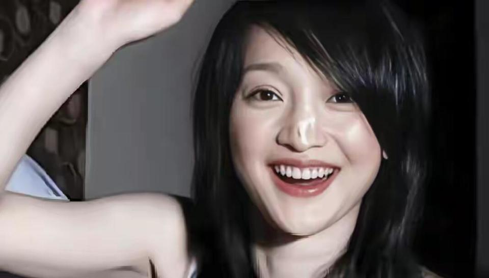 万万没想到，50岁丁克了一辈子的周迅，如今却成了人生赢家(图3)