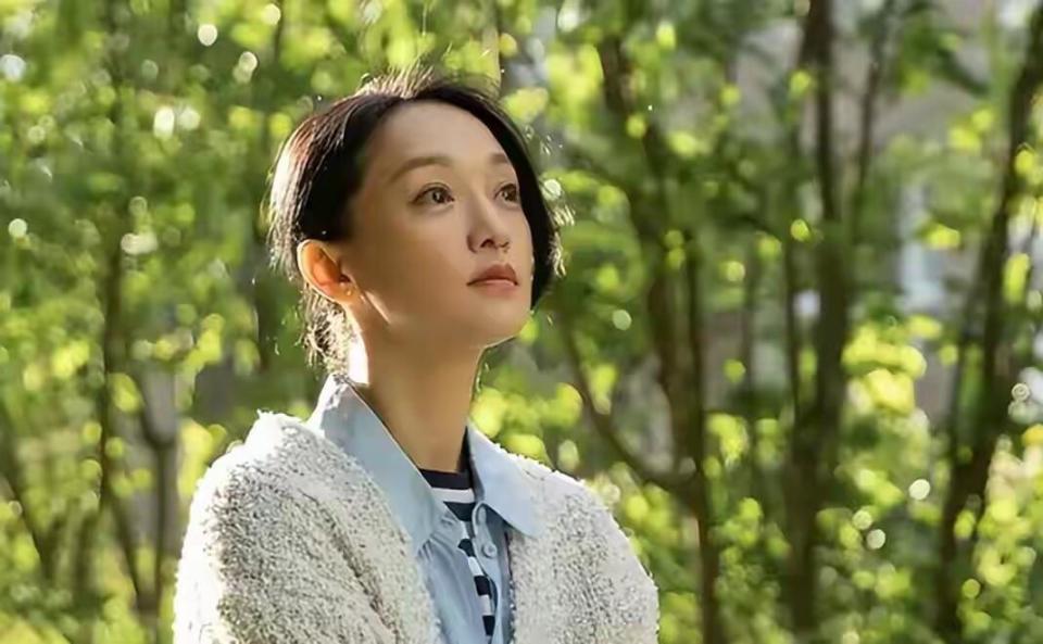 万万没想到，50岁丁克了一辈子的周迅，如今却成了人生赢家(图7)