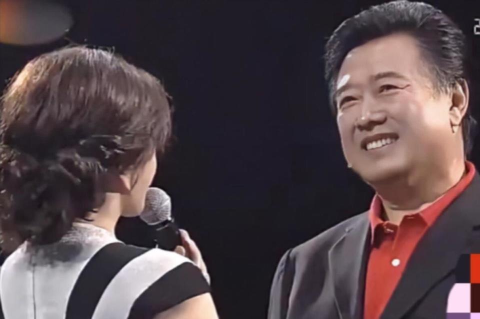 离婚34年，这次高调认爱的刘晓庆陈国军，联手给娱乐圈上了一课(图6)