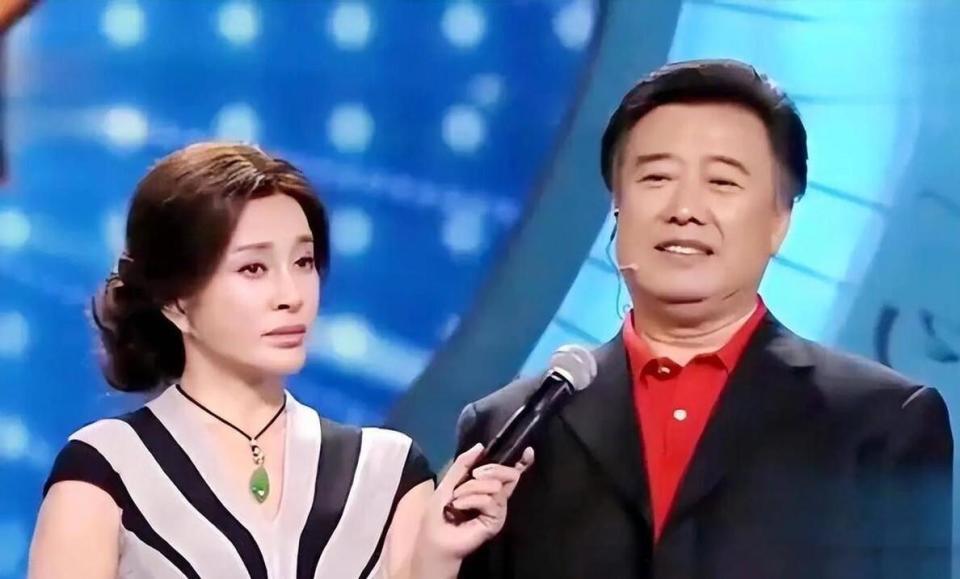 离婚34年，这次高调认爱的刘晓庆陈国军，联手给娱乐圈上了一课(图8)