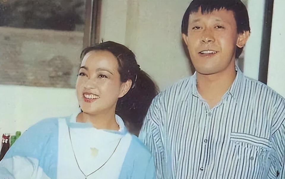 离婚34年，这次高调认爱的刘晓庆陈国军，联手给娱乐圈上了一课(图11)